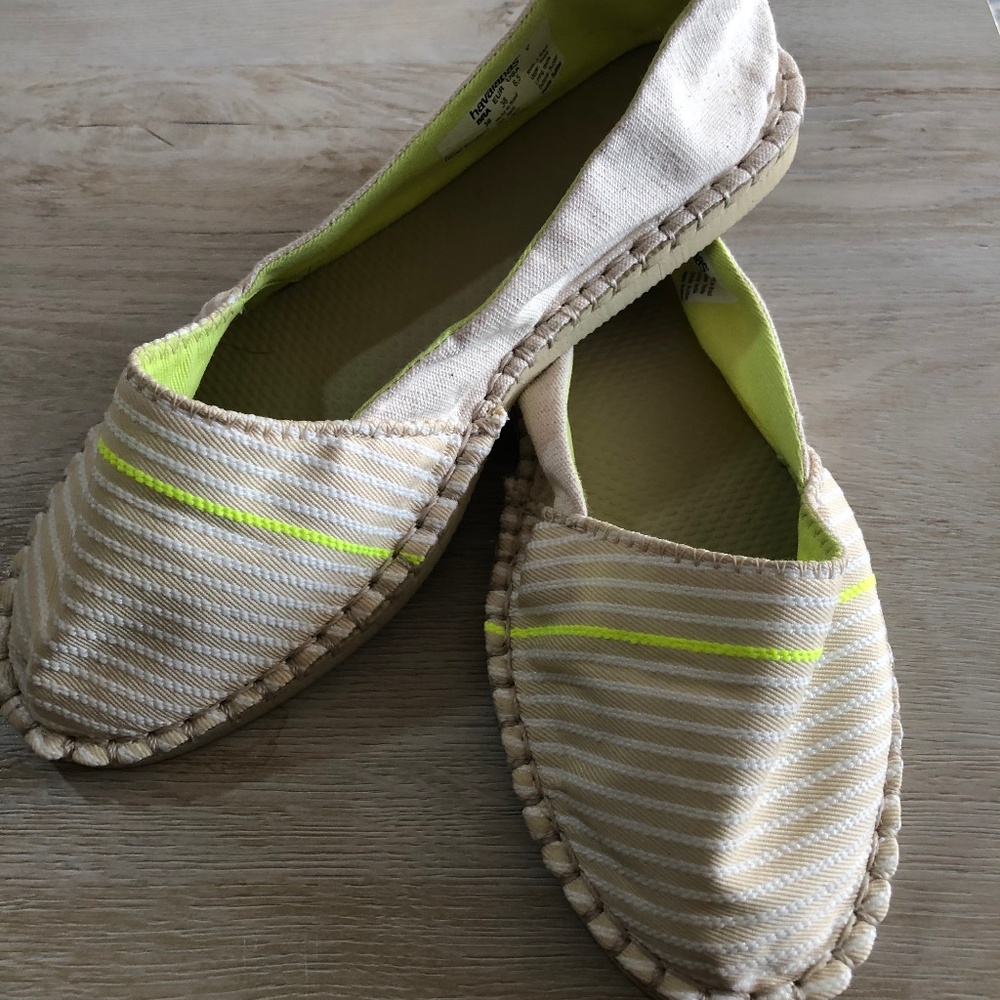 Tan and white w/ neon strip havaiana espadrilles